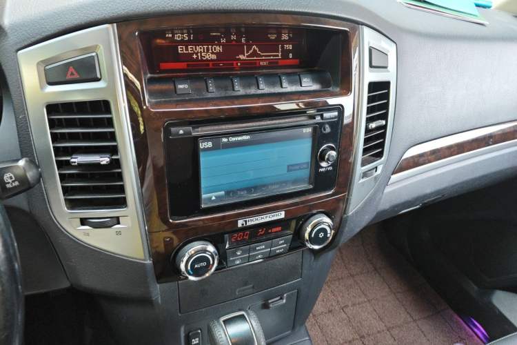 Used Mitsubishi Pajero 2018 V97 3.8L 5-Door GLS Sunroof Dual Differential – Middle East Audio And AC Panel