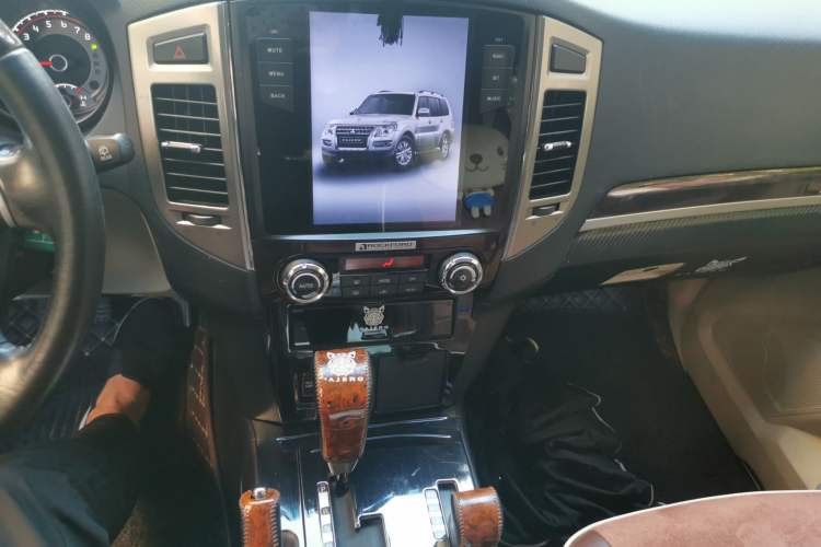 Used Mitsubishi Pajero  Audio And AC Panel