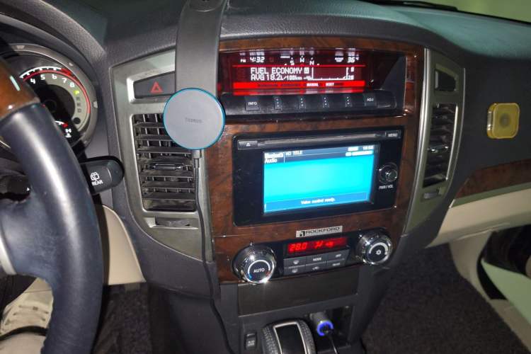 Used Mitsubishi Pajero  Audio And AC Panel