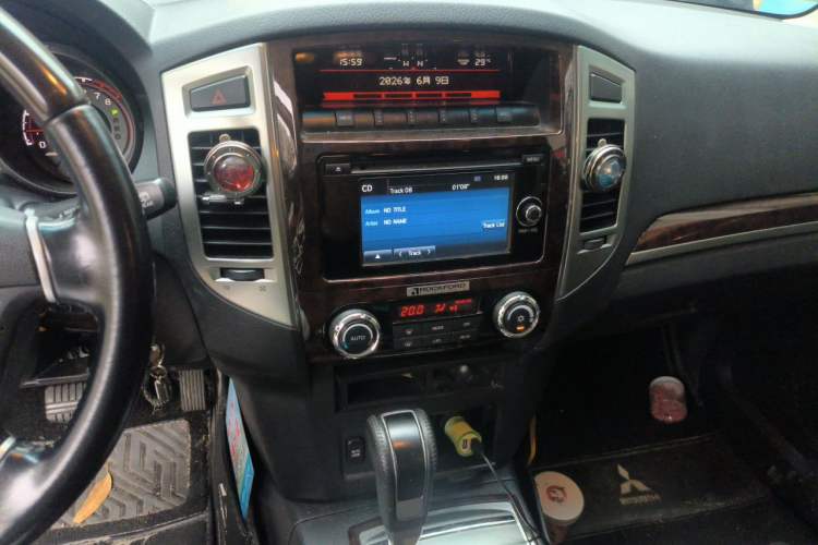 Used Mitsubishi Pajero 2018 V97 3.8L 5-Door GLS Sunroof Dual Differential – Middle East Audio And AC Panel