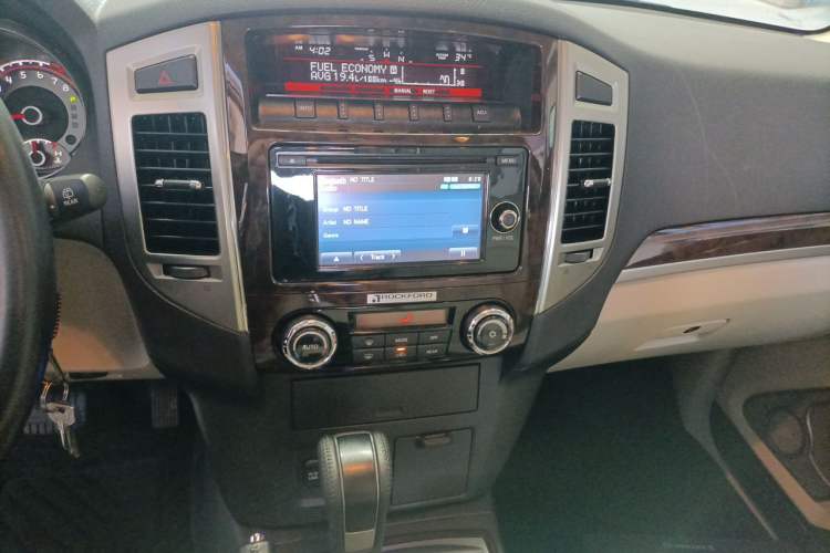 Used Mitsubishi Pajero  Audio And AC Panel