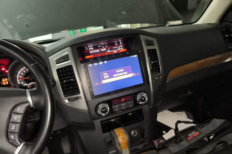Used Mitsubishi Pajero 2018 3.0L Automatic Luxury Edition Audio And AC Panel
