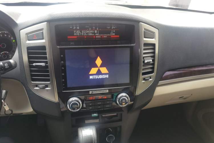 Used Mitsubishi Pajero  Audio And AC Panel