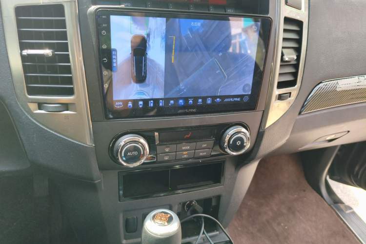 Used Mitsubishi Pajero 2018 3.0L Automatic Comfort Edition Audio And AC Panel