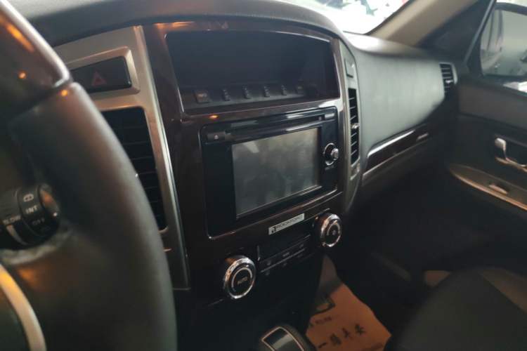 Used Mitsubishi Pajero  Audio And AC Panel