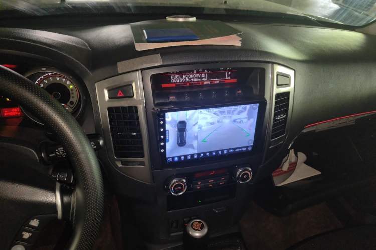 Used Mitsubishi Pajero 2018 3.0L Automatic Comfort Edition Audio And AC Panel