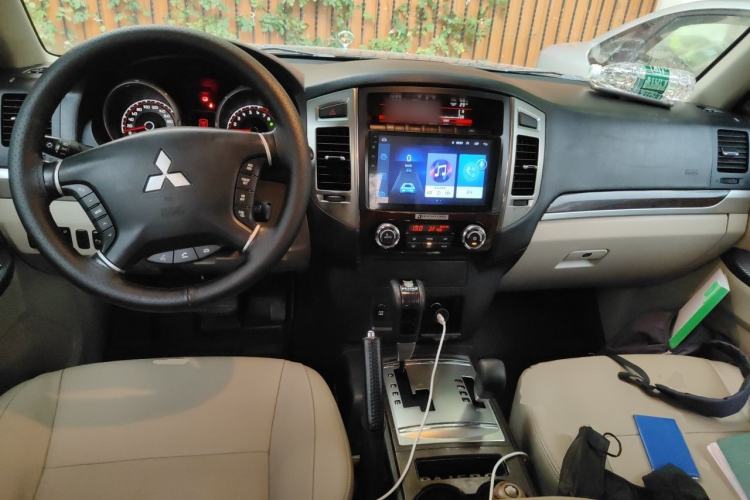 Used Mitsubishi Pajero  Center Console