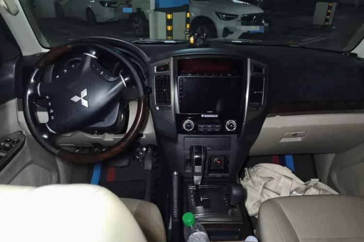 Used Mitsubishi Pajero  Center Console