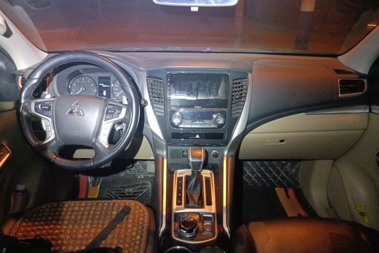 Used Mitsubishi Pajero  Center Console