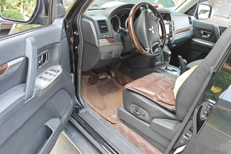 Used Mitsubishi Pajero 2018 V97 3.8L 5-Door GLS Sunroof Dual Differential – Middle East Driver Seat