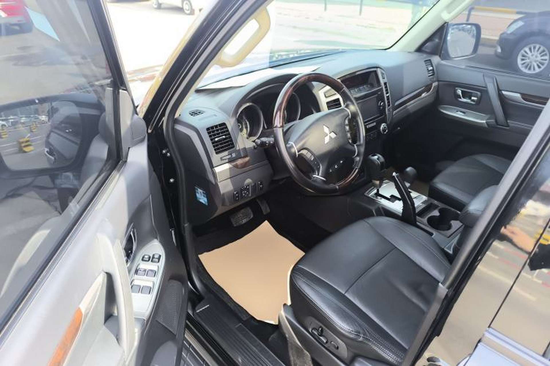 Used Mitsubishi Pajero 2018 V97 3.8L 5-Door GLS Sunroof Single-Difference Model – Middle East Driver Seat