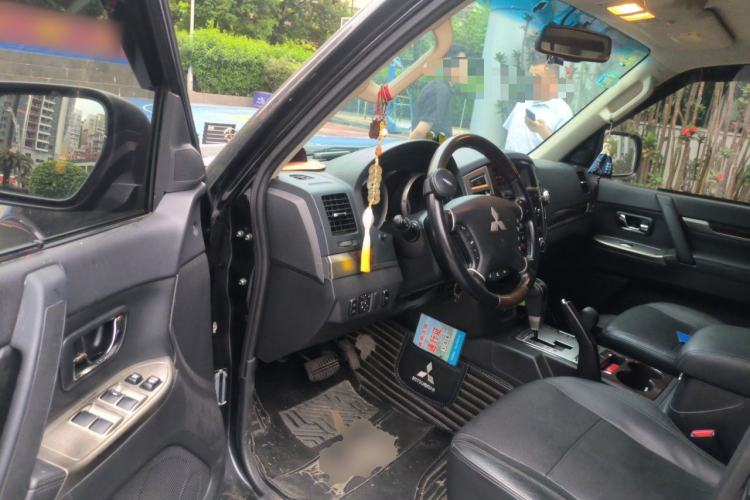 Used Mitsubishi Pajero 2018 V97 3.8L 5-Door GLS Sunroof Dual Differential – Middle East Driver Seat