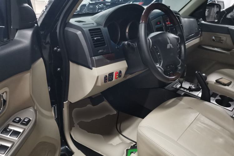 Used Mitsubishi Pajero 2018 V97 3.8L 5-Door GLS Sunroof – Middle East Driver Seat