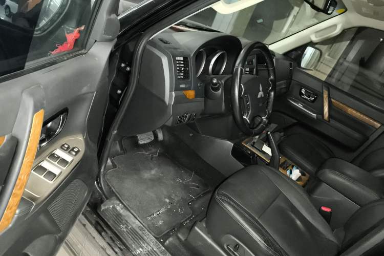 Used Mitsubishi Pajero 2018 3.0L Automatic Luxury Edition Driver Seat