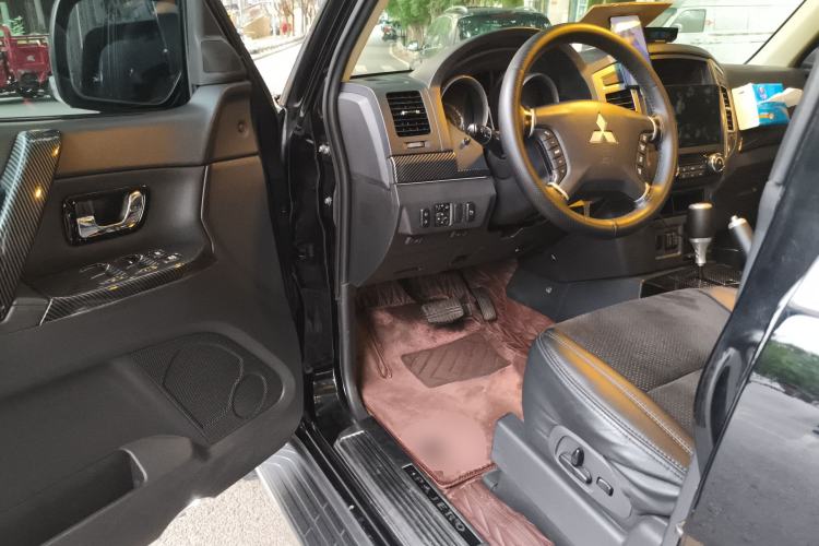 Used Mitsubishi Pajero 2018 3.0L Automatic Comfort Edition Driver Seat
