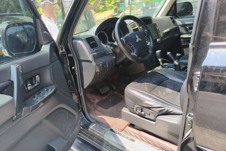 Used Mitsubishi Pajero 2018 3.0L Automatic Comfort Edition Driver Seat