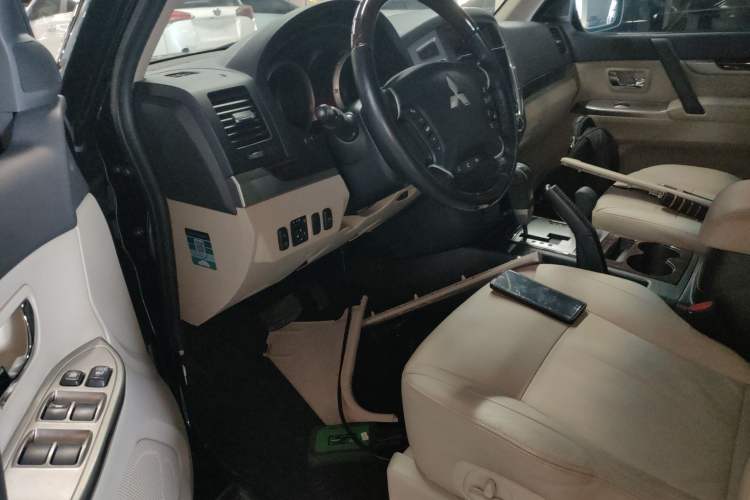 Used Mitsubishi Pajero 2018 3.0L Automatic Luxury Edition Driver Seat