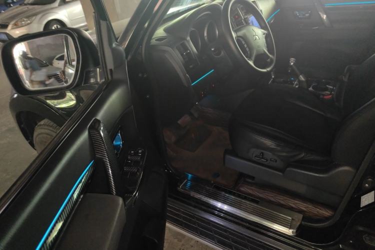Used Mitsubishi Pajero 2018 3.0L Automatic Comfort Edition Driver Seat