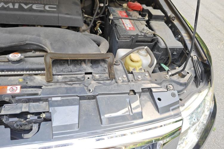 Used Mitsubishi Pajero 2018 V97 3.8L 5-Door GLS Sunroof Dual Differential – Middle East Engine Bay Left