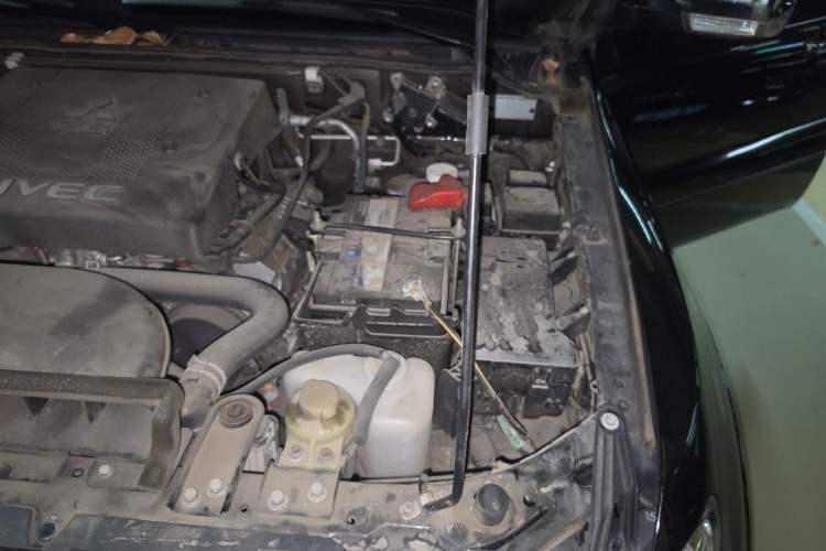 Used Mitsubishi Pajero  Engine Bay Left