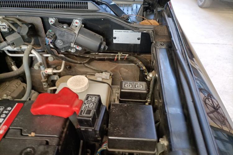 Used Mitsubishi Pajero  Engine Bay Left