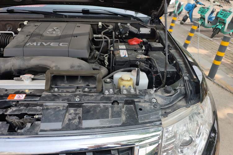 Used Mitsubishi Pajero  Engine Bay Left
