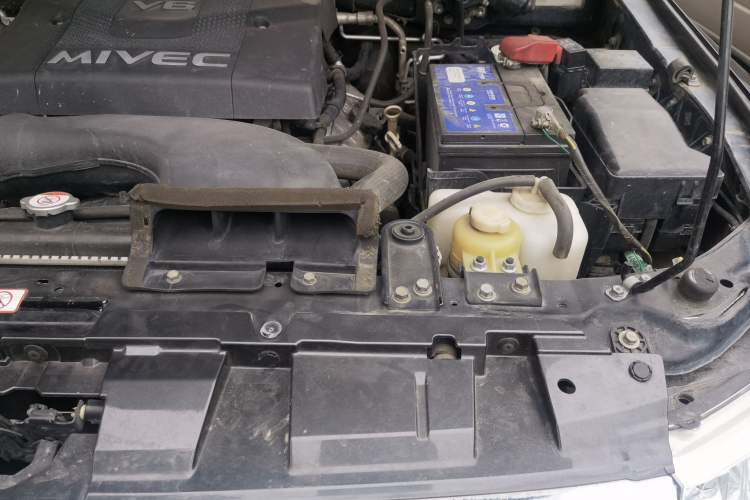 Used Mitsubishi Pajero  Engine Bay Left