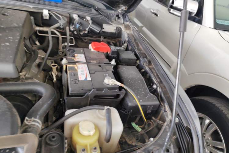 Used Mitsubishi Pajero  Engine Bay Left