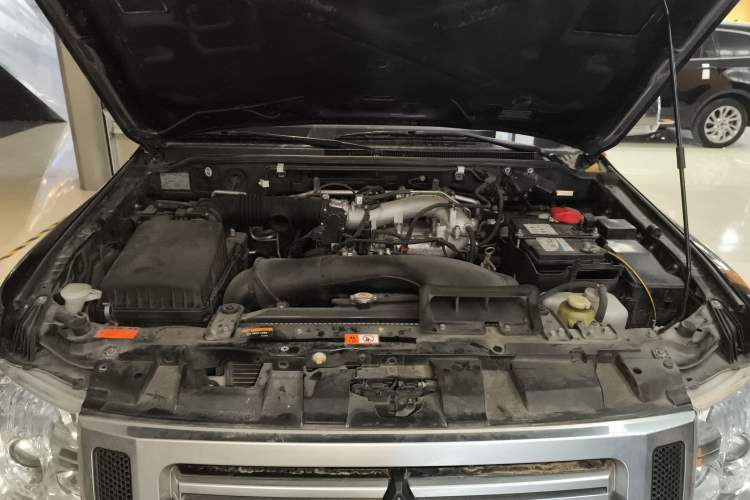 Used Mitsubishi Pajero 2018 3.0L Automatic Luxury Edition Engine Bay