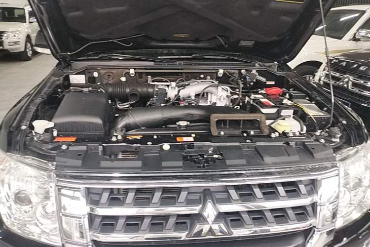 Used Mitsubishi Pajero 2018 3.0L Automatic Standard Edition Engine Bay