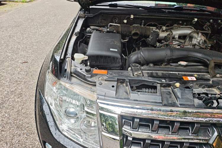 Used Mitsubishi Pajero  Engine Bay Right