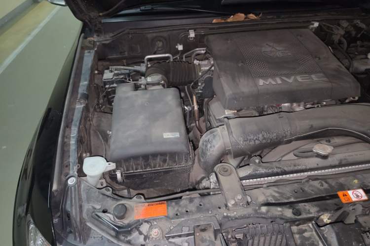 Used Mitsubishi Pajero  Engine Bay Right