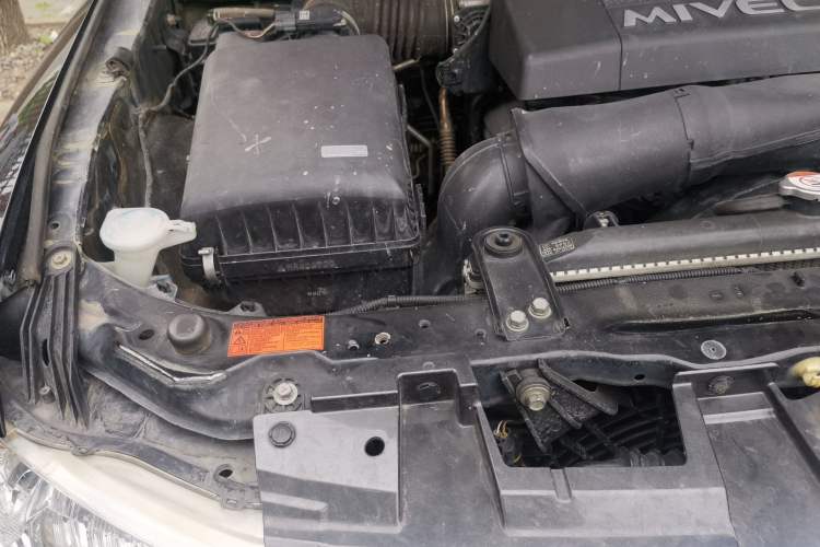 Used Mitsubishi Pajero  Engine Bay Right