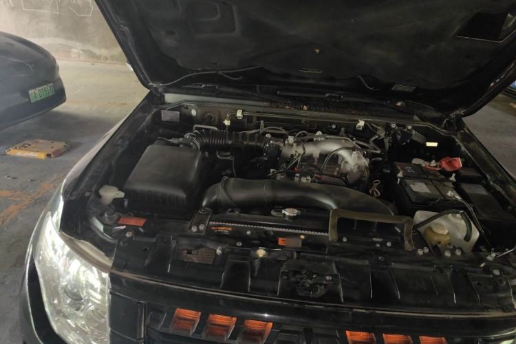 Used Mitsubishi Pajero 2018 3.0L Automatic Comfort Edition Engine Bay Right