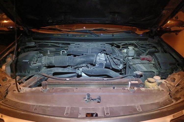 Used Mitsubishi Pajero  Engine Bay