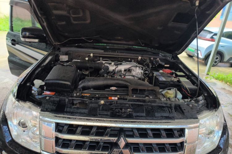 Used Mitsubishi Pajero 2018 3.0L Automatic Standard Edition Engine Bay