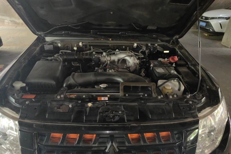 Used Mitsubishi Pajero 2018 3.0L Automatic Comfort Edition Engine Bay