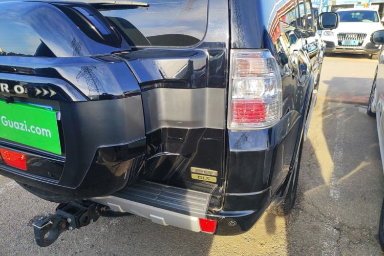 Used Mitsubishi Pajero 2018 V97 3.8L 5-Door GLS Sunroof – Middle East Exterior 1