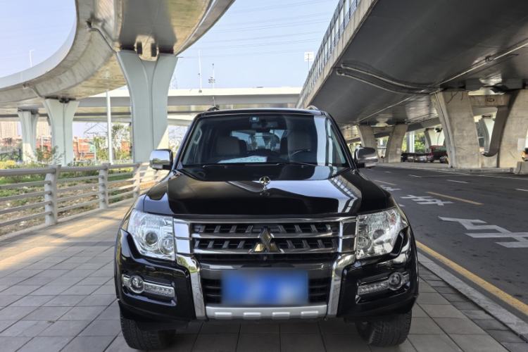 Used Mitsubishi Pajero 2018 V97 3.8L 5-Door GLS Sunroof – Middle East Exterior 4