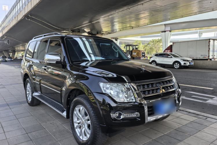 Used Mitsubishi Pajero 2018 V97 3.8L 5-Door GLS Sunroof – Middle East Exterior 5