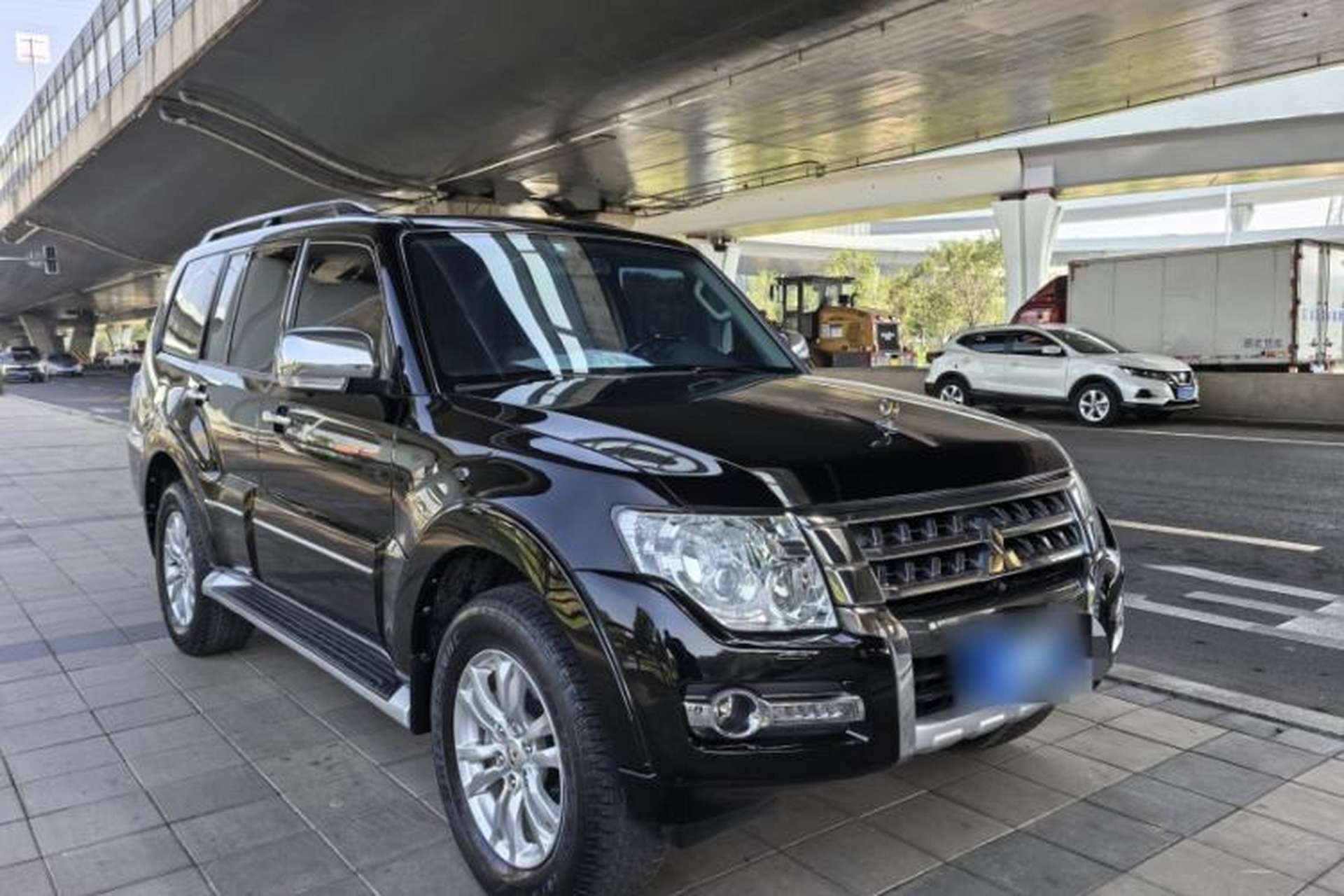 Used Mitsubishi Pajero 2018 V97 3.8L 5-Door GLS Sunroof – Middle East Exterior 5