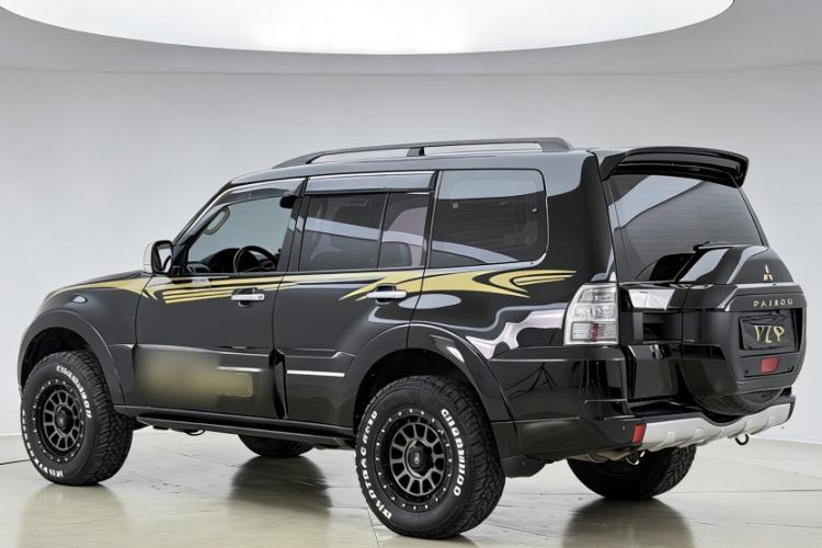 Used Mitsubishi Pajero 2018 V97 3.8L 5-Door GLS Sunroof – Middle East Exterior 5