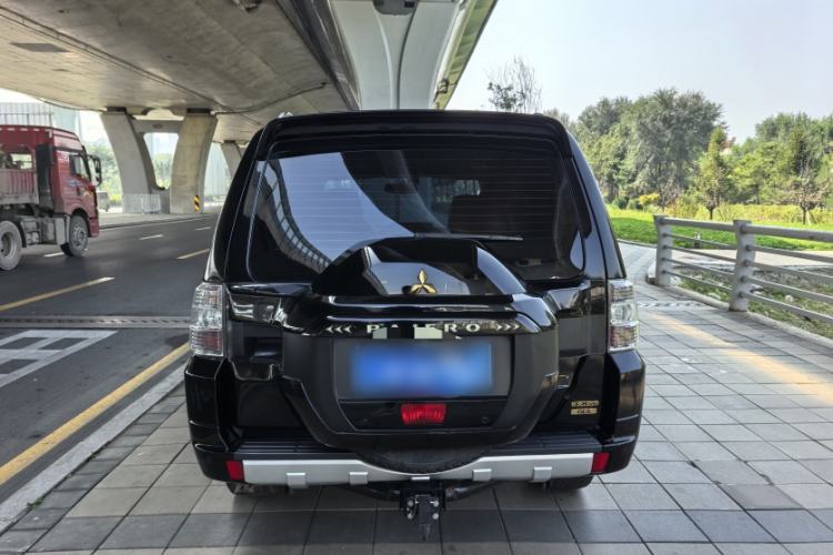Used Mitsubishi Pajero 2018 V97 3.8L 5-Door GLS Sunroof – Middle East Exterior 6