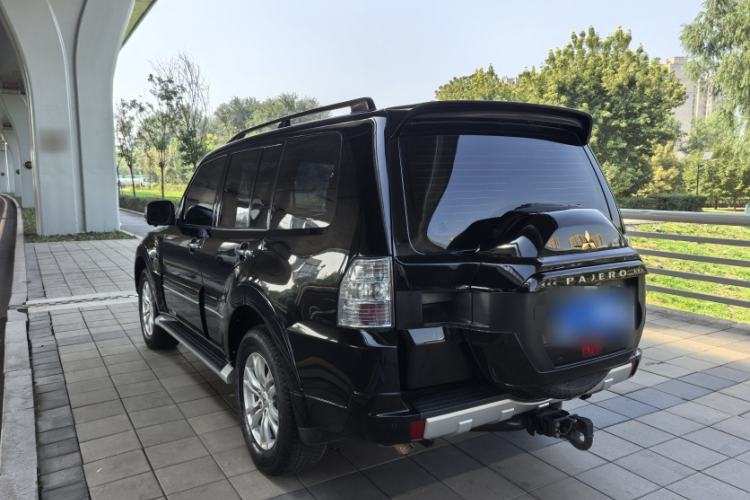 Used Mitsubishi Pajero 2018 V97 3.8L 5-Door GLS Sunroof – Middle East Exterior 7