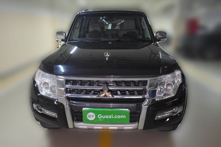 Used Mitsubishi Pajero  Front