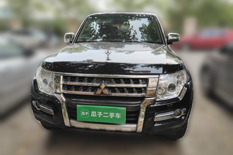 Used Mitsubishi Pajero  Front