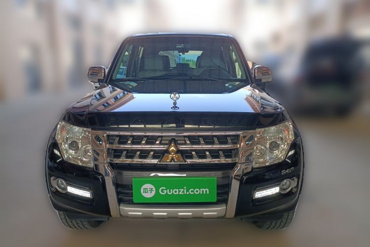 Used Mitsubishi Pajero  Front