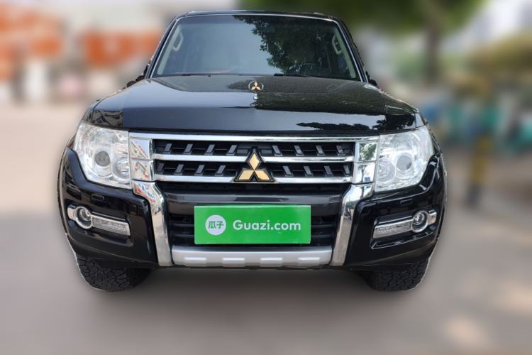 Used Mitsubishi Pajero  Front