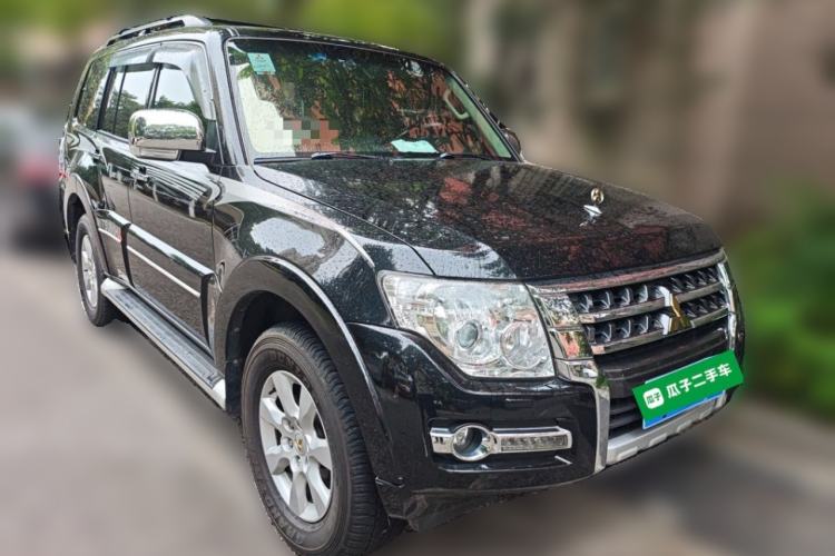 Used Mitsubishi Pajero  Front Right 45 Deg