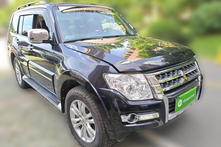 Used Mitsubishi Pajero 2018 V97 3.8L 5-Door GLS Sunroof Dual Differential – Middle East Front Right 45 Deg